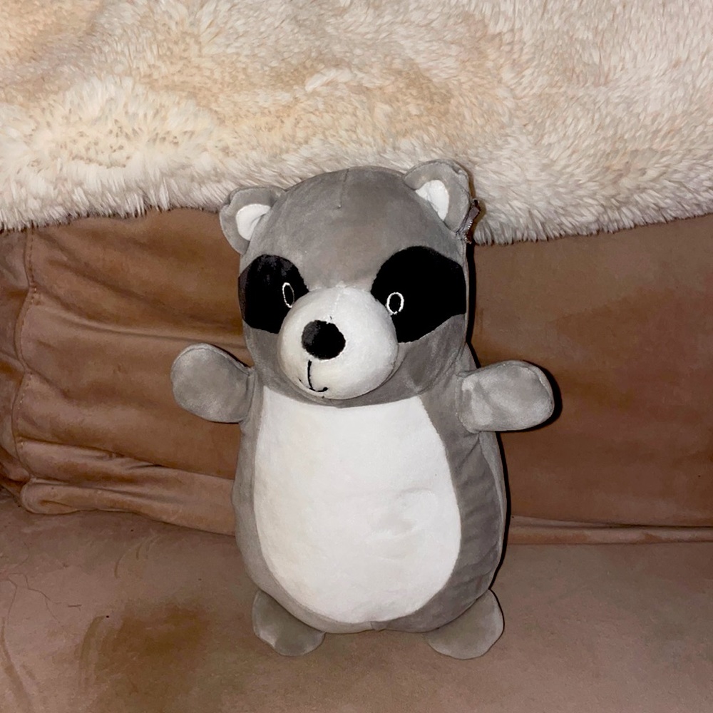 Raccoon squishmallow hug mees